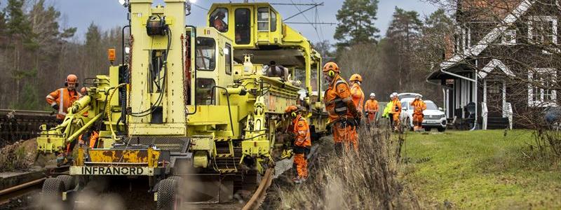 Infranord utför spårbyte med ballastrening på Gjöviksbanan. Foto: Infranord