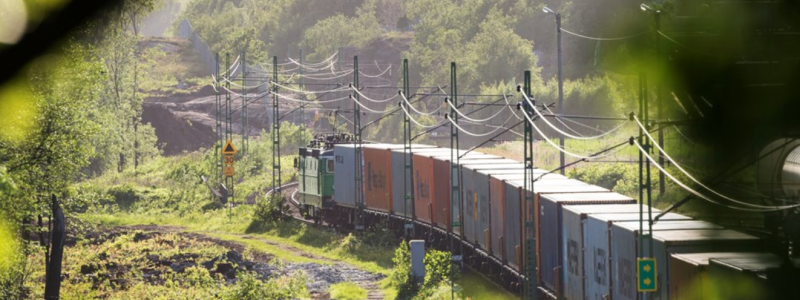 Gods fraktas på tåg från inlandet till Göteborgs hamn för transport på containerfartyg till exportmarknader. Foto: Göteborgs Hamn