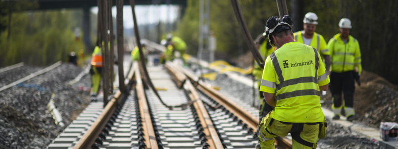 Arbetet med att byta kontaktledningar och stolpar startar våren 2026 och ska vara klart våren 2027. Foto: Infrakraft