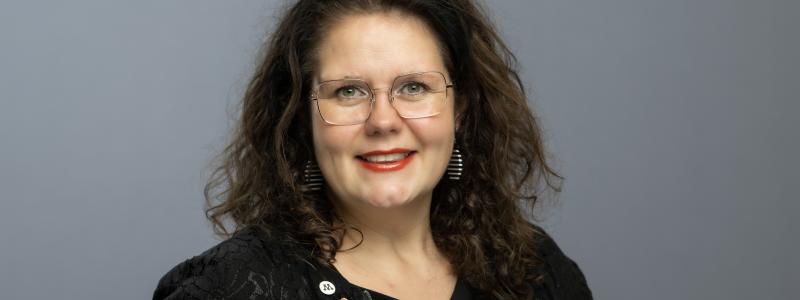 "Vi efterfrågar snabba, genomförbara beslut som ger fler och punktligare tåg på Mälarbanan och ett mer robust system, även med hänsyn till totalförsvarets behov", fortsätter Jenny Landernäs, regionråd. Pressbild: Region Västmanland