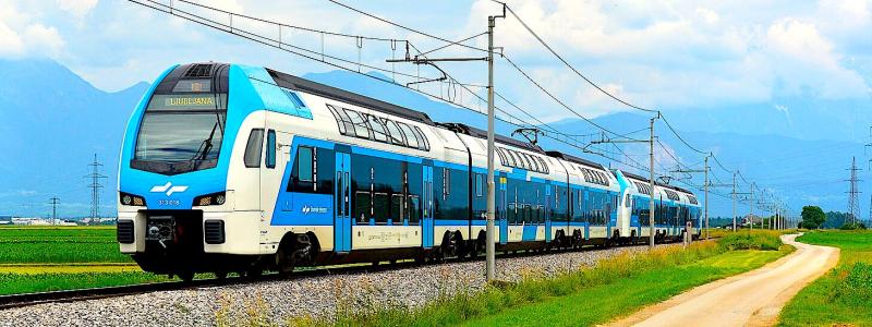 SŽ klass 313 EMU (Stadler KISS 160) på väg i Slovenien, Foto: Wikipedia Common, kredit: Nelso Silva