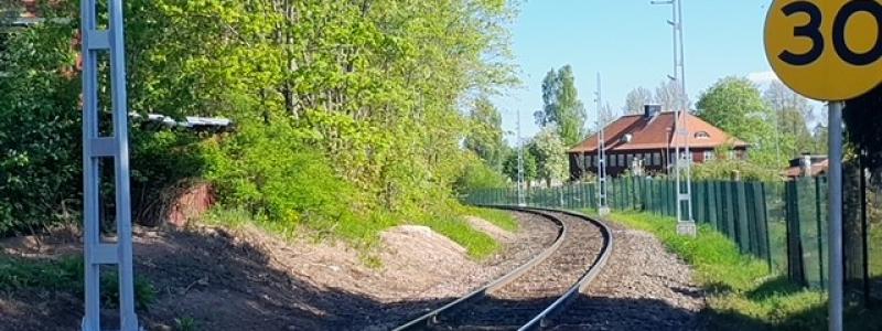 Efter elektrifieringen kommer tågen att kunna köras med ellok från timmerterminalen och vidare ut på Dalabanan. Foto: Göran Persson