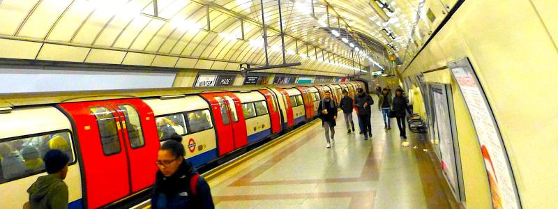 The Tube, Londons enorma tunnelbanenät transporterar miljoner människor varje dag. Foto: Markku Björkman