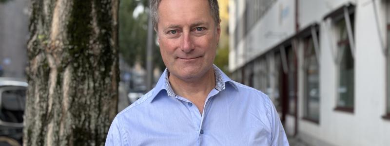 Mats Karlsson tilldelas Polhemspriset 2025 för banbrytande innovationer inom internetuppkoppling i kollektivtrafiken. Foto: Icomera/Marina Bergozza