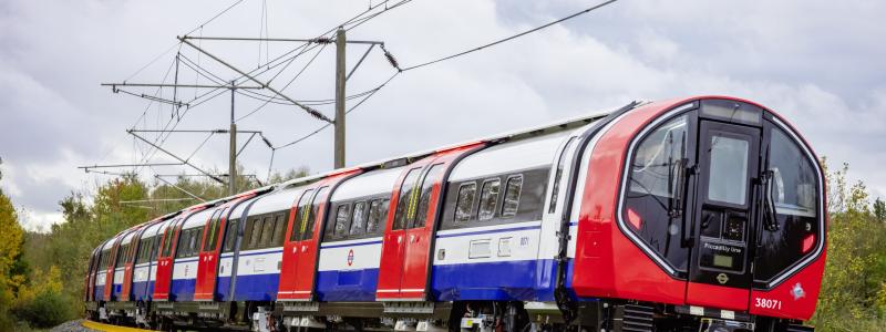 Londons nya Piccadilly-linjetåg testas även ovan jord. Foto: Siemens Mobility