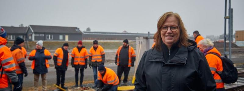 Monica Vinblad är utbildningsledare vid Nässjöakademin och erfaren lokförare med många år i tjänsten: ”Det är naturligtvis väldigt roligt att vi i Nässjö får vara delaktiga branschens fortbildning.” Foto: Amelie Bergman