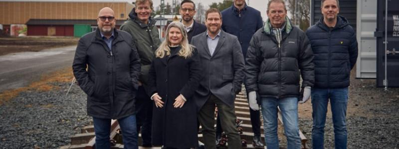 Nässjöakademin och dess övningsanläggning stod värd för workshopen. Från vänster Magnus Larsson näringslivschef i Hallsberg, Claes Johansson näringslivschef i Nässjö, Margareta Berg, Jimmy Larsson och Nicklas Sikström från Järnvägsklustret i Västerås , Dino Keljalic från Railcenter Hallsberg, Hans-Inge Almgren från Nordic Infracenter samt Nässjöakademins Jonas Karlsson. Foto: Amelie Bergman