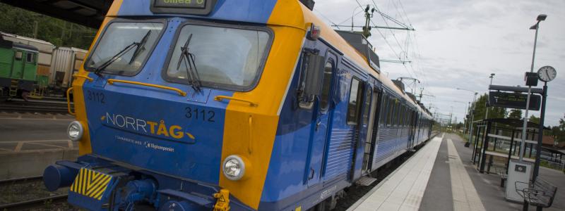 De nya tågen som upphandlas ska ersätta befintliga fordon som når sin tekniska livslängd under kommande år. På bilden syns ett X11-tåg. Foto: Norrtåg