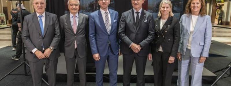 Pressträff och kontraktsignering av Sveriges nya nattåg med Jose Antonio Jainaga Gomez, president Talgo, Luis Manuel Cuesta Civís , Spaniens ambassadör i Sverige, Andreas Carlson, bostads- infrastrukturminister, Roberto Maiorana, generaldirektör Trafikverket, Cathrine Sandegren kommunikationsdirektör Trafikverket, Biljana Pehrsson, vd Jernhusen. Foto: Andreas Gärdnert.