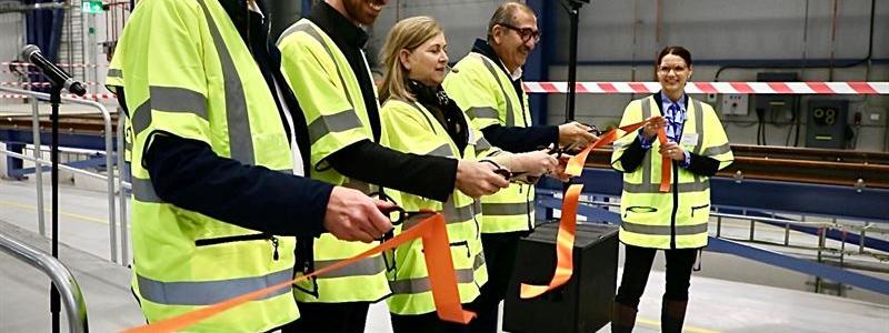 Bandklippning vid invigning i Sävenäs. Från vänster Staffan Andersson, Skanska, Pontus Gunnäs, Västtrafik, Kerstin Gillsbro, Jernhusen och Bijan Zainali Västtrafik/Svensk Kollektivtrafik. Fotograf: Eddie Löthman
