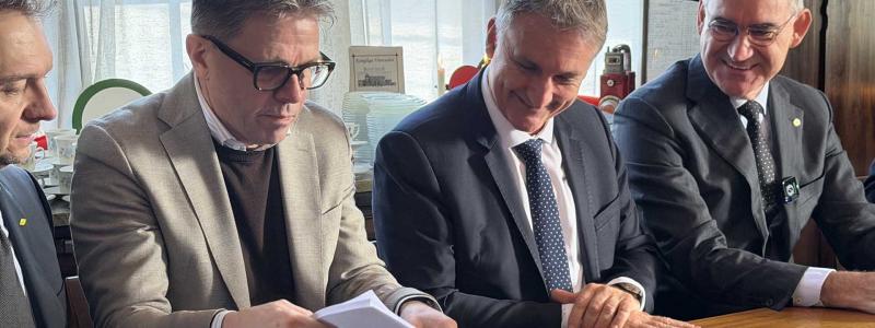 Kontraktsskrivningen ägde rum i Vagnhärad där representanter från Trafikverket och entreprenörerna samlades. Foto: Infrakraft