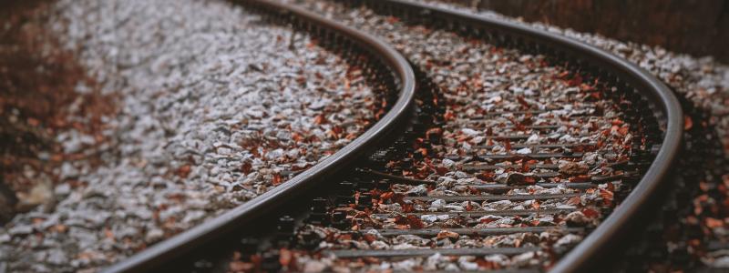 Spår. Genrebild. Foto: Eberhard grossgasteige/Unsplash