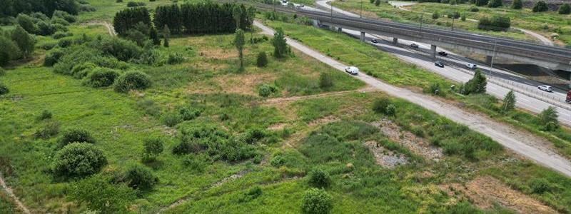 Nybyggnationen innefattar 5000 meter järnvägsspår, 18 växlar, kontaktledningar, signalsystem och markarbeten. Foto: Peab