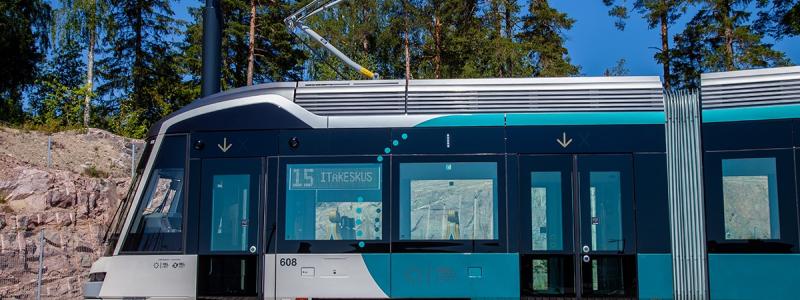 De inköpta spårvagnarna kommer att ersätta den gamla flottan från 1970- och 1980-talen samt tillhandahålla nya spårvagnar för den växande infrastrukturen. Helsingfors Stadstrafik Ab