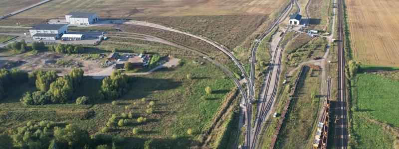 Train Alliance äger cirka 900 000 kvadratmeter mark i Hallsberg, där flera verkstäder har uppförts och hyrs ut till kunder genom långfristiga avtal. Foto: Train Alliance
