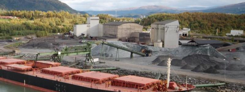 Med endast kort avstånd till hamnen i Gullsmedvik och järnvägsförbindelser har Rana Gruber en solid utgångspunkt. Bearbetningen av dess järnmalm drivs redan med 100 procent förnybar energi genom användning av vattenkraft. Foto: Rana Gruber