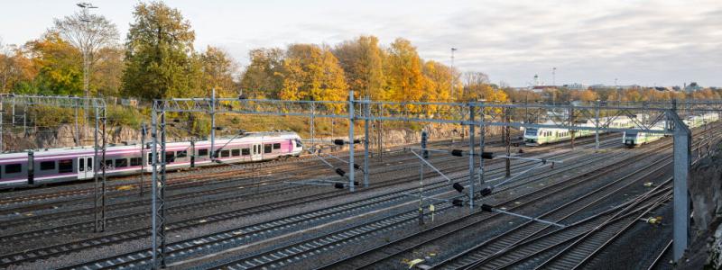 VR kommer i allt högre grad att fokusera på sin kärnverksamhet som operatör av passagerar- och godstrafik. Ägandet av infrastrukturen och driften av tåg separerades redan 1995 när VR grundades. Avyttringen av de privata spåren är en naturlig fortsättning på denna utveckling. Källa: VR, kredit: Kuva