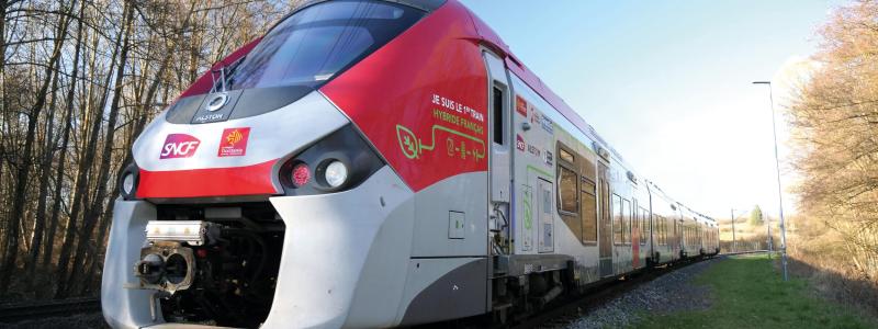 Bilden visar Alstoms så kallade hybridtåg Regiolis i SNCF:s tjänst. Foto: Alstom, kredit Yannick Hauwelle