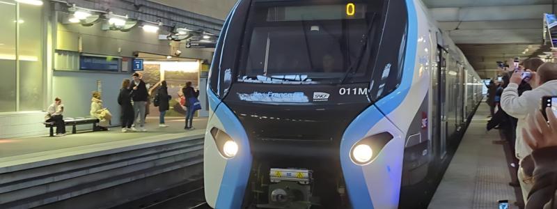 RER NG är ett "säkert tåg" med 54 informationsskärmar och 54 övervakningskameror enligt Alstom. Foto: Alstom