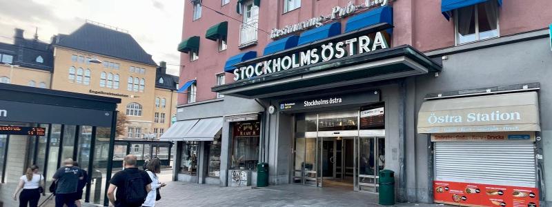 Flera personer uttryckte synpunkter och frågor kring nedläggningen av station Stockholms östra. Många ställde sig kritiska till beslutet och ett tydligt motstånd mot avvecklingen framkom i flera yttranden. Foto: Stina Wickenberg