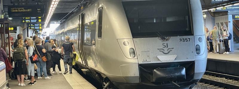 Nästan var femte uppger att SJ ansvarar för stationshus och perronger. En lika stor andel anser att bolaget även ansvarar för planeringen av banarbeten, trots att inget av dessa områden ingår i uppdraget. Foto: Stina Wickenberg