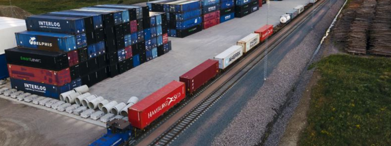 Samarbete drar nytta av järnvägens kapacitet tillsammans med åkeriets flexibilitet och precision. Foto: Jula