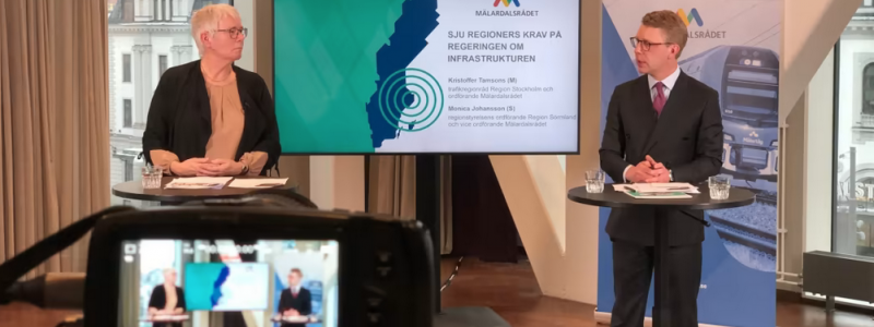 Kristoffer Tamsons (M), trafikregionråd Region Stockholm och ordförande Mälardalsrådet samt Monica Johansson (S), regionstyrelsens ordförande Region Sörmland och vice ordförande Mälardalsrådet. Foto: Mälardalsrådet.