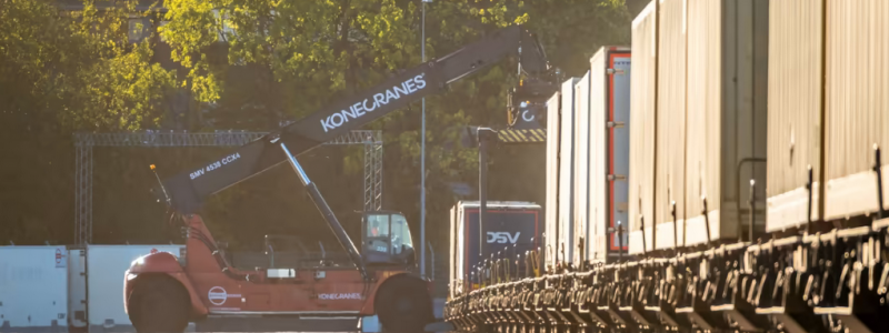 I Göteborg hanteras tågpendeln på Arken kombiterminal som ligger i direkt anslutning till hamnens roro- och containerterminaler. Bild: Göteborgs Hamn