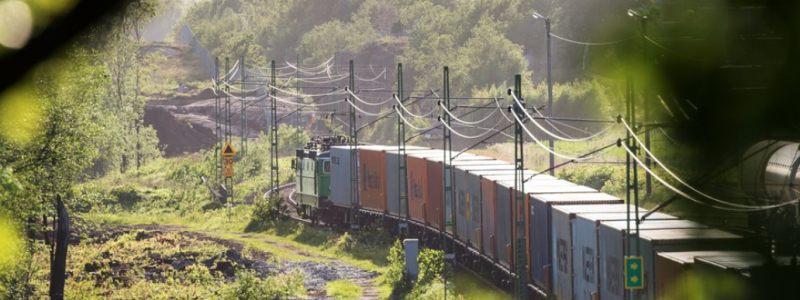 Mycket av det långväga exportgodset består av svenska basindustrivaror som stål och skog. Det fraktas i regel på tåg från inlandet till Göteborgs hamn för transport på containerfartyg till exportmarknader i bland annat Asien. Bild: Göteborgs Hamn.