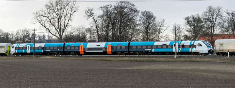 Västtrafiks nya tåg transporteras från hamnen i Trelleborg till Alstoms anläggning i Tillberga, Västerås. Där väntar ett omfattande testprogram. Foto: Kasper Dudzik.