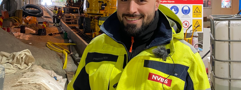 Markos Koukaras har arbetat 12 år på järnvägen och är arbetsledare samt maskinansvarig på projekt Centralstationen. Foto: NVBS