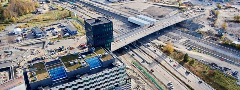 Drönarbild över Veddestabron i oktober 2021. Foto: Järfälla kommun