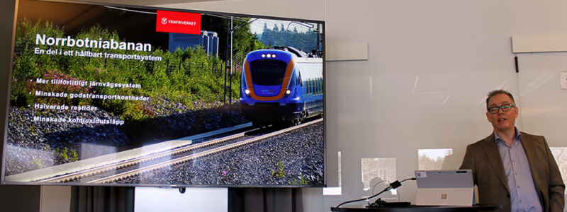 Urban Eriksson, Trafikverket, informerade och svarade på kommunstyrelsens frågor. Foto: Ann-Sofie Boman