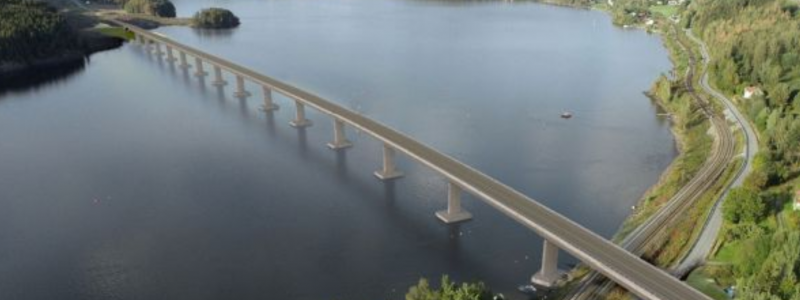 Implenia bygger Norges längsta järnvägsbro över sjön Mjøsa. Visionsbild: Implenia/Norconsult