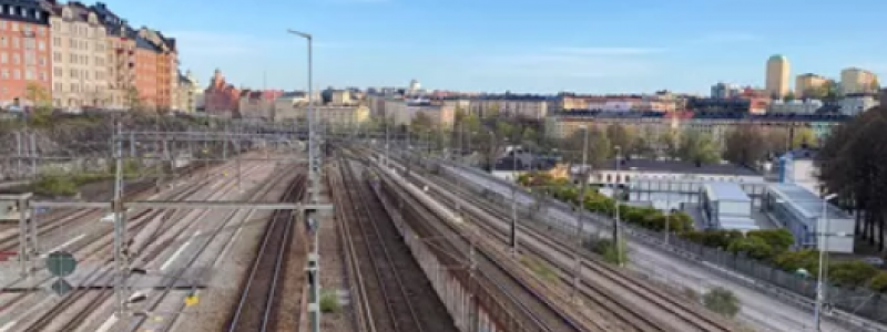 Trafikverket byter spår mellan Karlbergs plattformar och med Essingeledens broar. Foto: Trafikverket