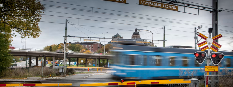 I sommar får Roslagsbanans resenärer åka buss medan SL bygger en planskild korsning. Foto: SL