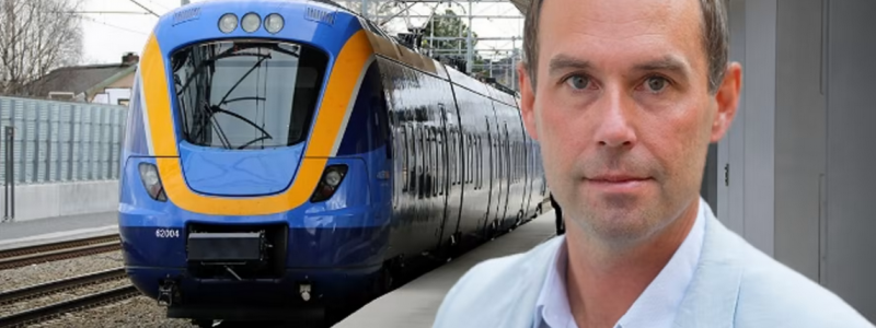 - Nu kan vi på allvar se fram emot en toppmodern järnväg mellan Umeå och Luleå, säger Rickard Carstedt, regionråd (S) Region Västerbotten. Foto: Region Västerbotten