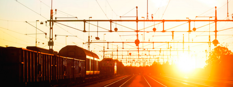 Det är välkommet att dubbelspåret till Hallsberg kommer slutföras, men byggtakten måste kunna ökas från fem meter per dag. Foto: Green Cargo