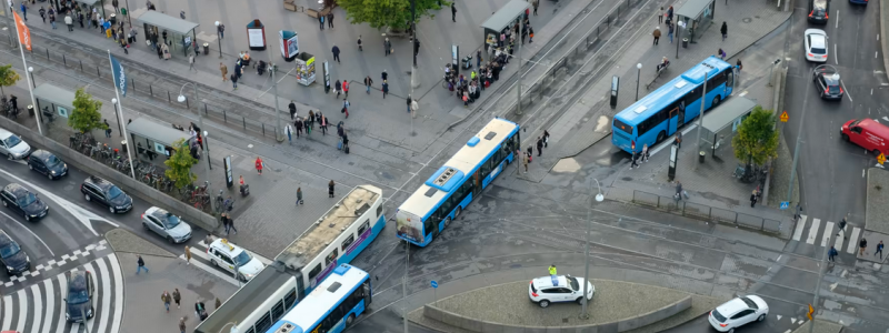 Antalet påstigande minskade mellan 2020 och 2021 för buss, spårväg samt järnväg