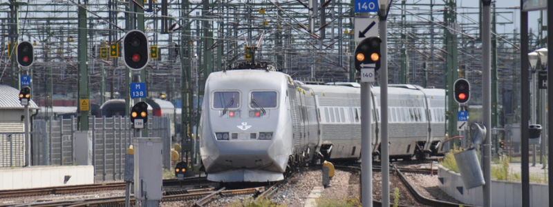 Trafikverket måste bli bättre på att evakuera tåg som blivit stillastående kräver regeringen. Arkivbild