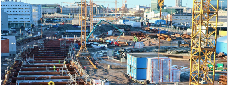 Järnvägsprojektet Västlänken i Göteborg är nu inne i ett intensivt skede. 2026 ska tågen rulla här under marken strax intill nuvarande centralstationen.