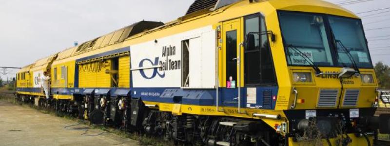 Den 155 ton tunga rälsfräsen underhåller det danska järnvägsnätet. Foto: Banedanmark