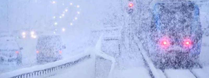 Stora snömängder under november påverkade järnvägens punktlighet. Foto: Trafikverket