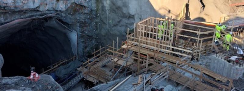 Vid Dalvägen och Hagalund pågår anläggningen av den nya stationen Arenastaden, där både underjordiska och ovanjordiska arbeten nu intensifieras. Foto: Region Stockholm