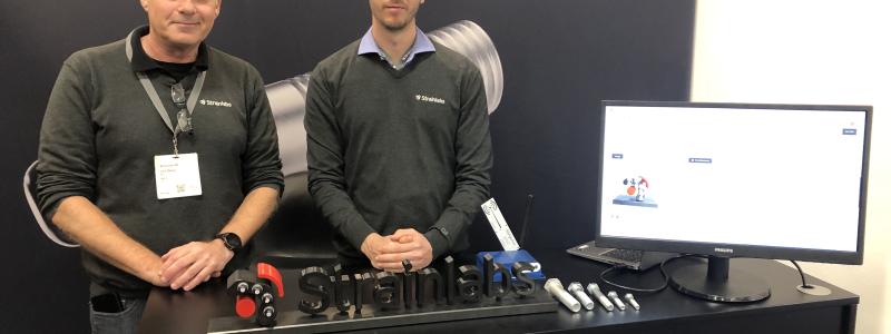 Lars Öberg, key account sales, och Johan Hanssen, elingenjör, visade Strainlabs digitala skruvar på Elmia Nordic Rail.