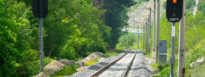 Järnvägssträcka med enkelspår. Foto: Adem Percem/Unsplash