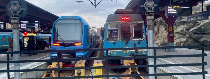 Det nya och det gamla tåget parkerade sida vid sida på Östra station i februari. Foto: Stina Wickenberg