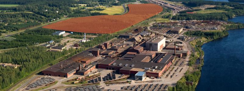 Imatra stad och det norska bolaget Norsk e-Fuel har ingått ett reservationsavtal om en tomt på sammanlagt cirka 20 hektar i Pelkolaområdet vid finsk-ryska gränsen, i omedelbar närhet av Ovakos stålverk. I avtalet ingår dessutom en option på ytterligare ett område av nästan motsvarande storlek. Foto: Imatra Stad