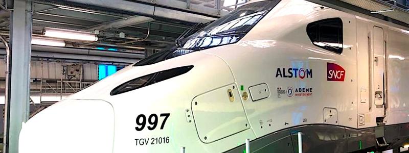 Flera tester krävs före kommersiell lansering. I december 2022 påbörjades förvalideringstester på Velim-anläggningen i Tjeckien. På denna slutna krets var målet att först godkänna tågets övergripande funktion vid hastigheter upp till 200 km/h. Foto: Alstom