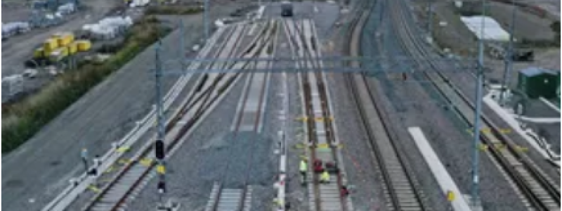 Trafikverket kommer att arbeta dygnet runt järnvägen genom Varberg med spårbyten samt signal- och kontaktledningar. Foto: Trafikverket